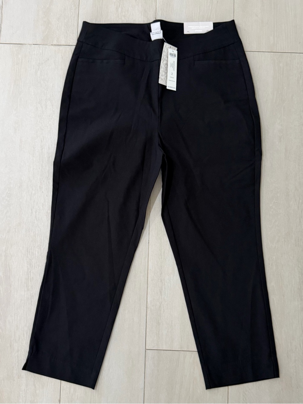 Chico’s So Slimming Brigitte
Side Vent Sum Crop Crop Basic Black